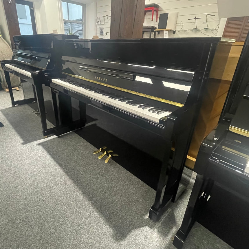 Yamaha B2 Silent Klavier schwarz poliert Bj. 2013 (gebraucht)